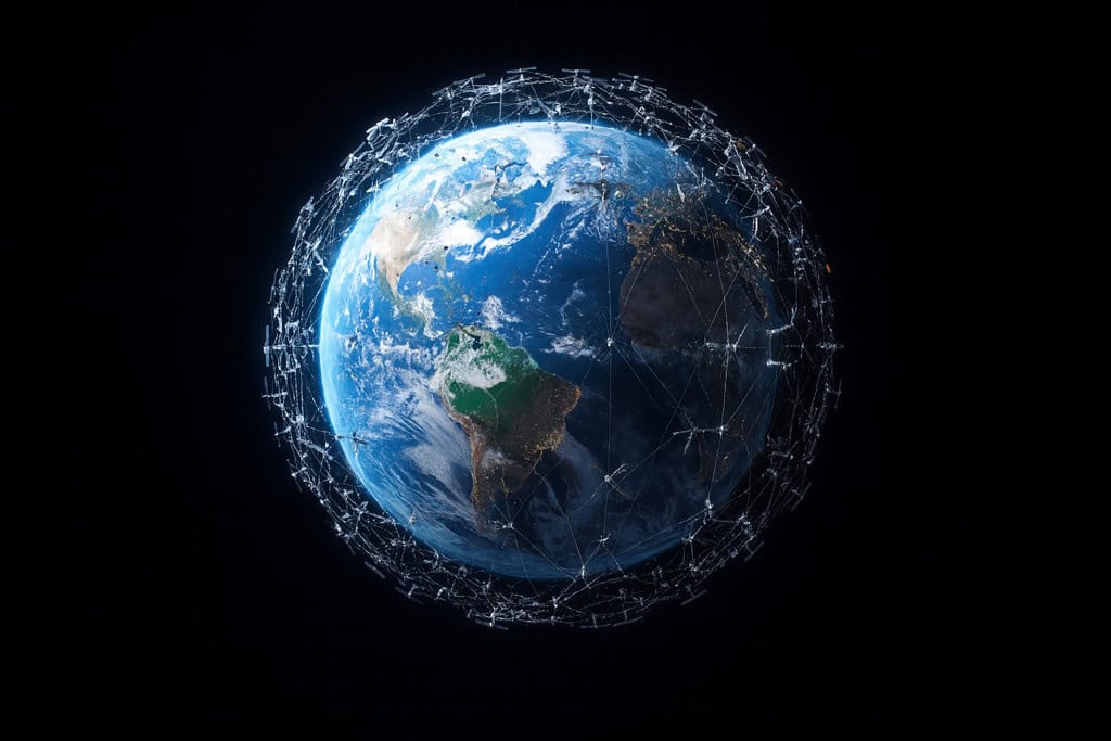 Satélites da SpaceX estão emitindo um sinal incomum (e talvez proibido) 1 satlites starlink rbita da Terra