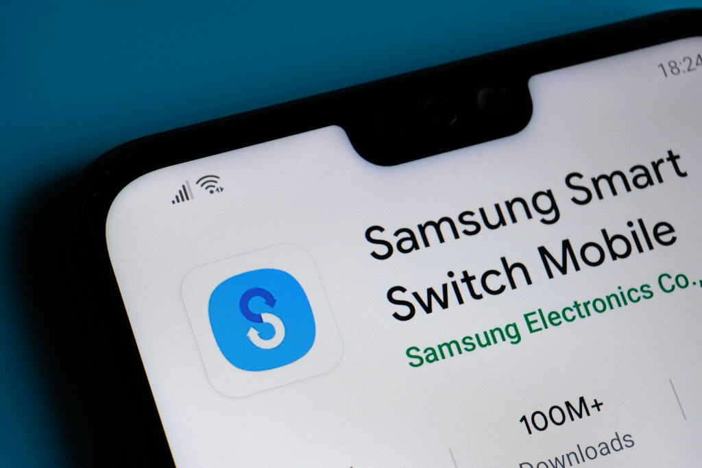 Imagem mostra aplicativo móvel Samsung Smart Switch visto no canto do celular