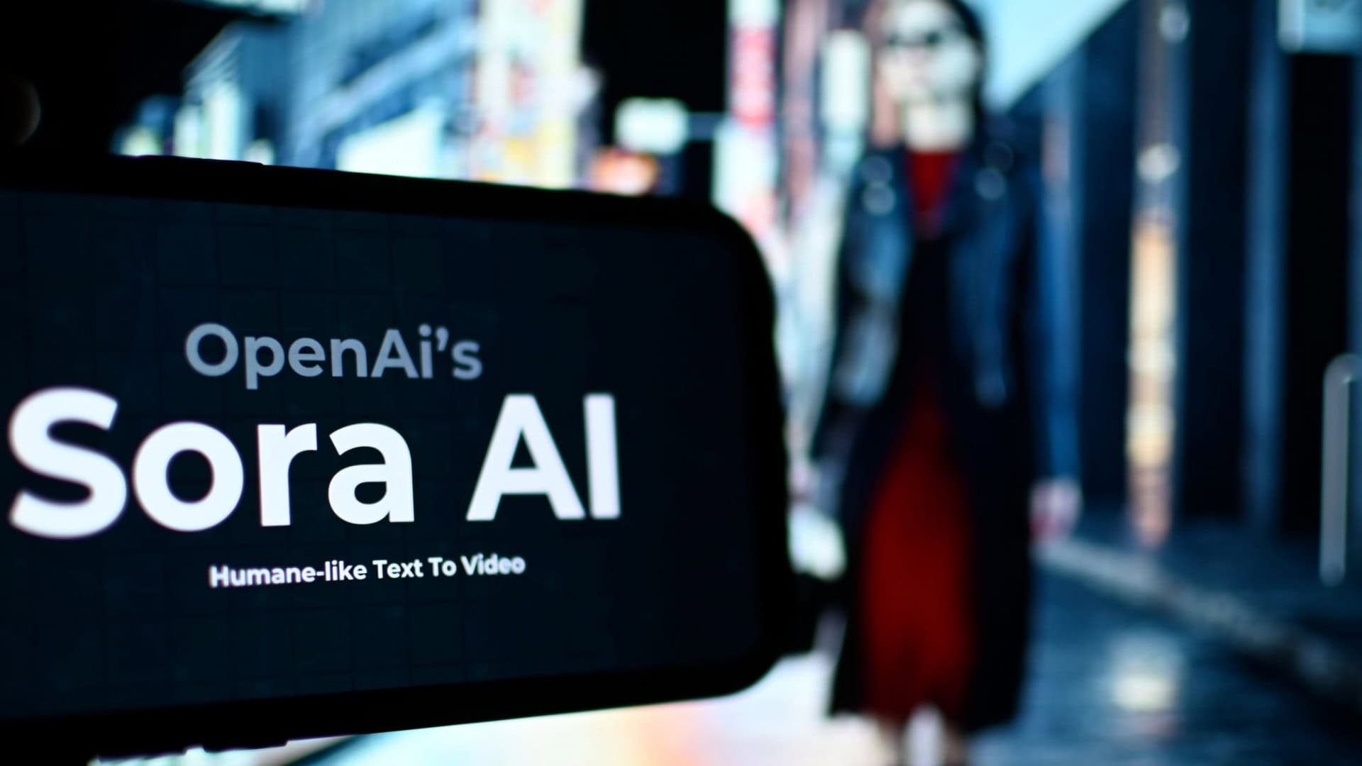 Logo da Open AI com os dizeres Sora 2 em um smartphone