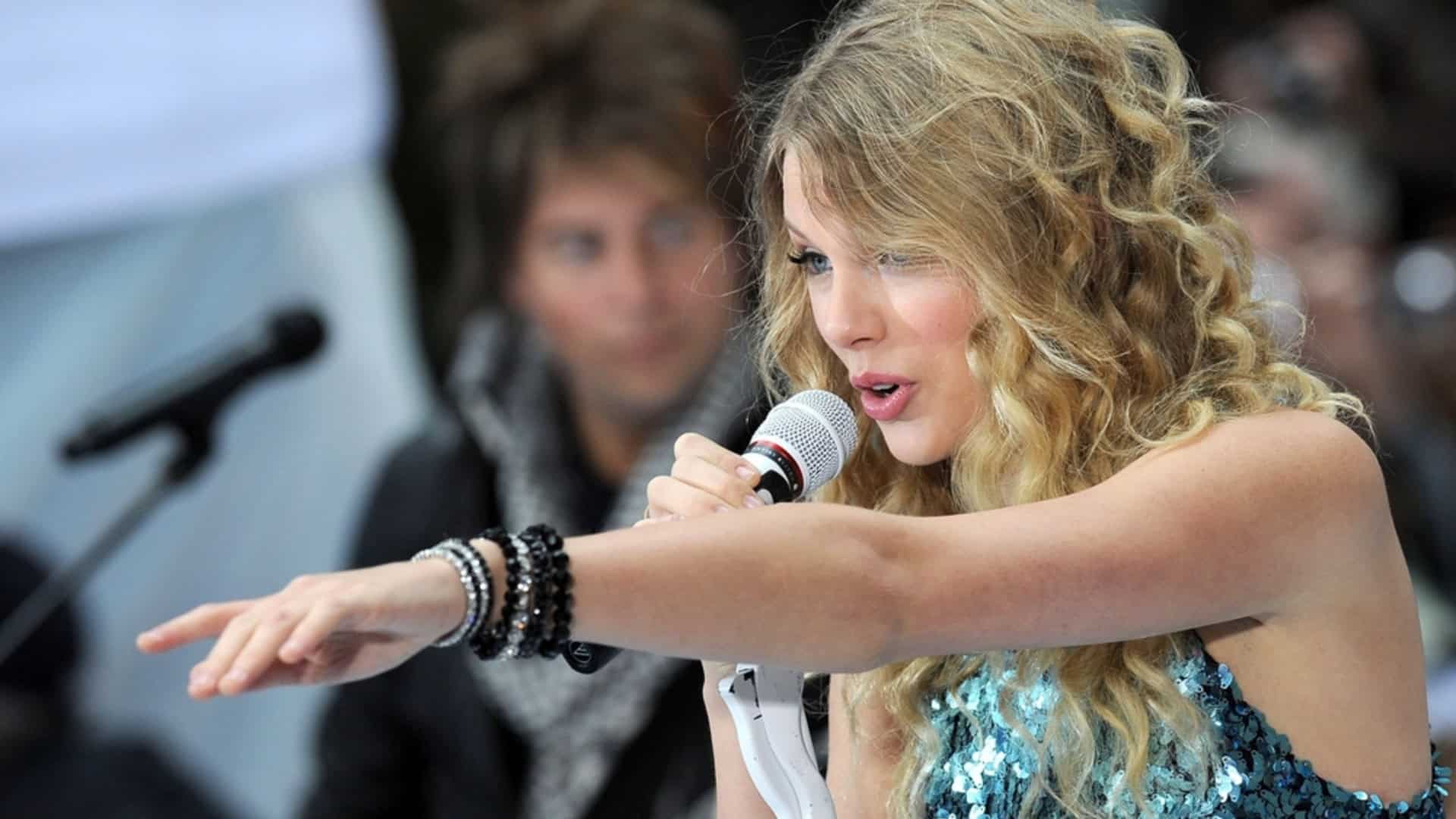 Ação promocional de Taylor Swift para novo álbum gera debate sobre uso de IA nos vídeos