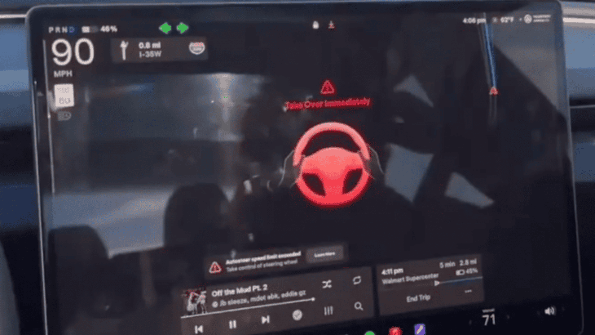 Nova atualização do Tesla Full Self-Driving apresenta erros graves e preocupa especialistas