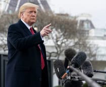 Facebook remove grupo após pedido do governo Trump durante operação migratória