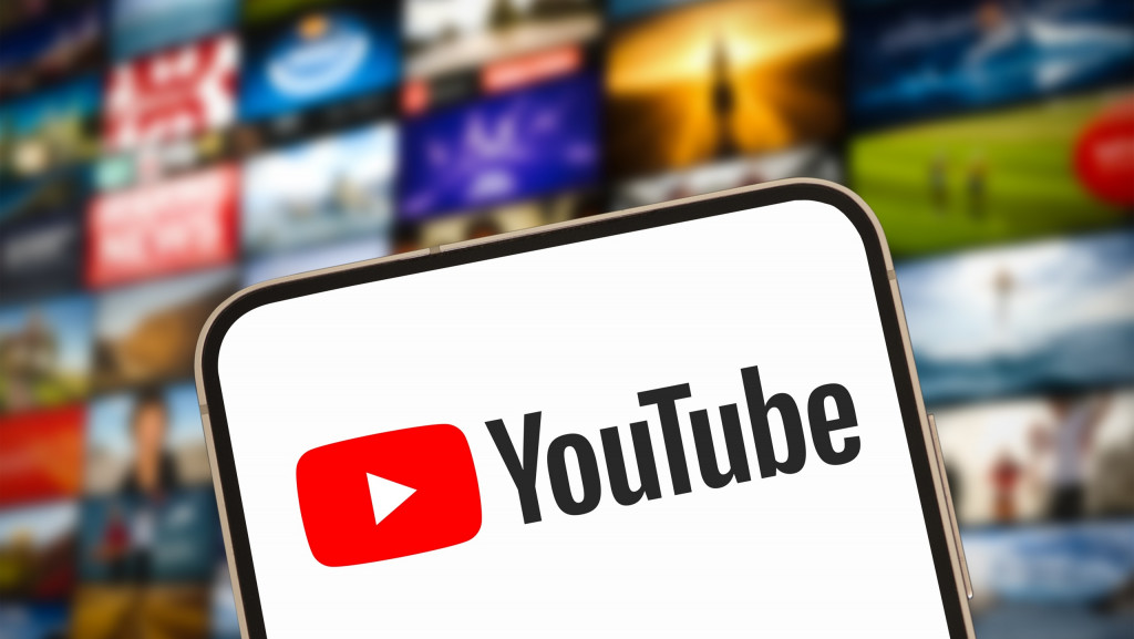 Logo do YouTube em um smartphone