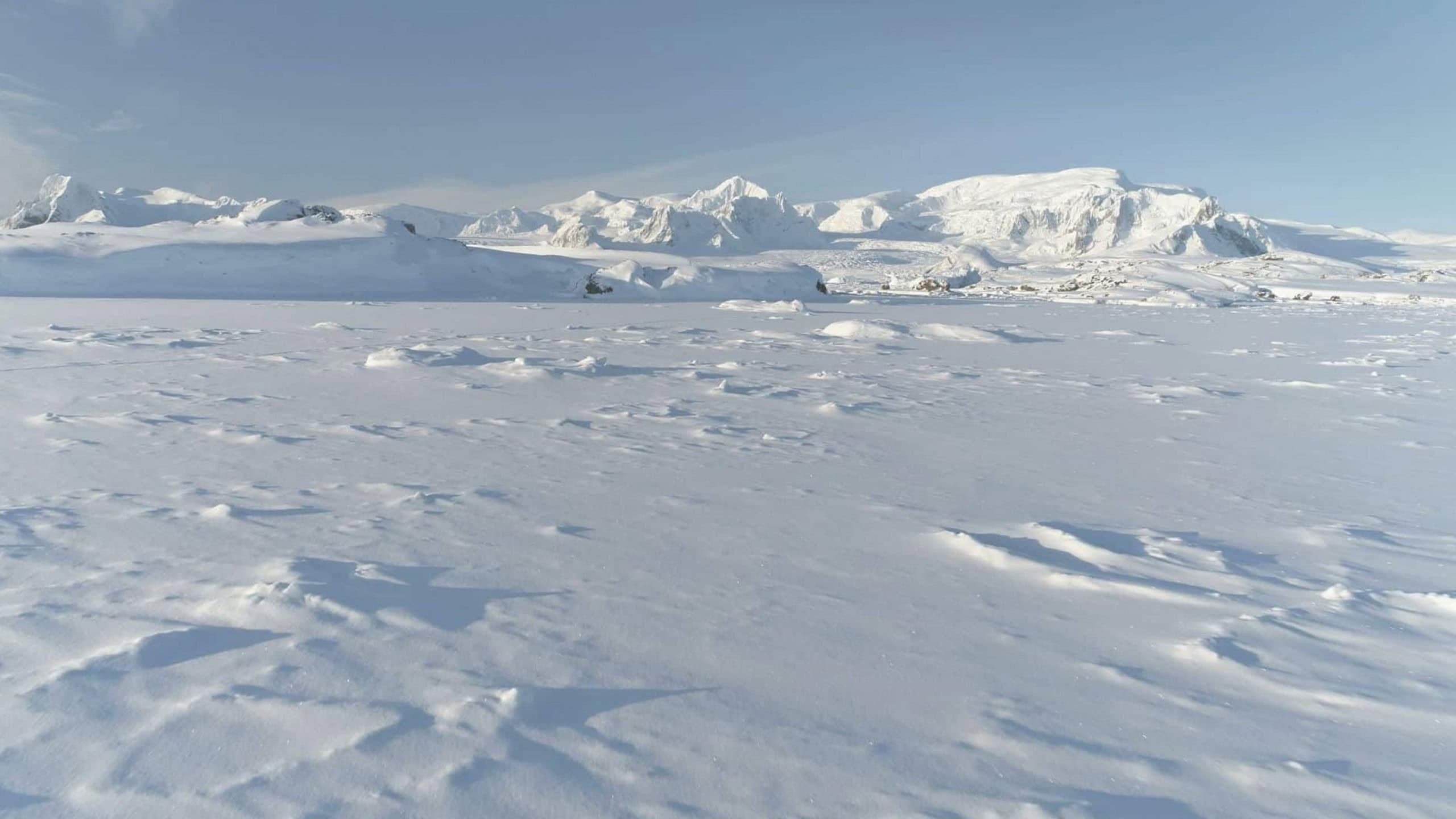 Cientistas encontram ondas de rádio sob o gelo antártico