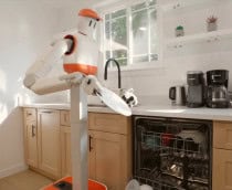 Robô doméstico MEMO lavando louça