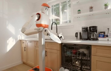 Robô doméstico MEMO lavando louça