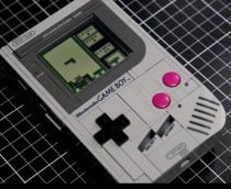 Lego Game Boy modificado com chips reais pela desenvolvedora Natalie The Nerd/ Imagem Divulgação