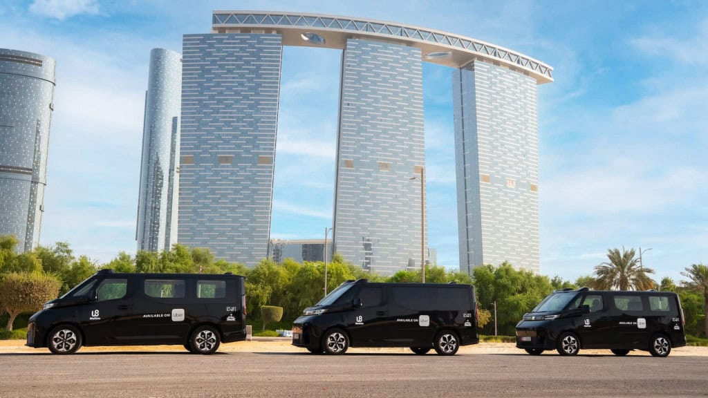 Frota de robotáxis usados pela Uber, em parceria com a WeRide, em Abu Dhabi, nos Emirados Árabes Unidos