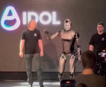 robô humanoide aidol