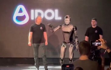 robô humanoide aidol