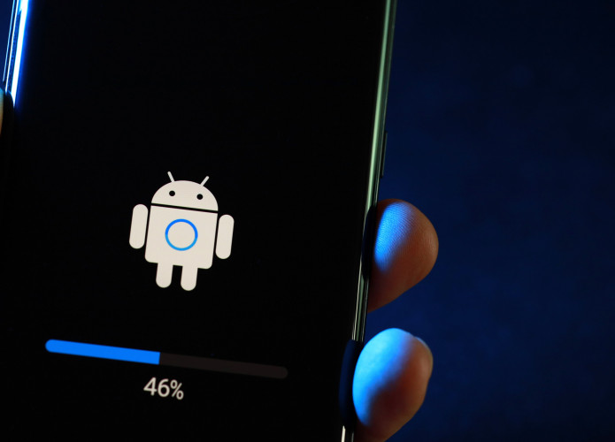 Novo acordo promete reduzir taxas e liberar instalação de lojas no Android