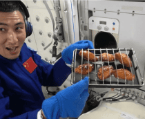 Asinha de frango no espaço: novo forno chinês transforma alimentação de astronautas