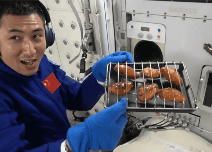 Asinha de frango no espaço: novo forno chinês transforma alimentação de astronautas
