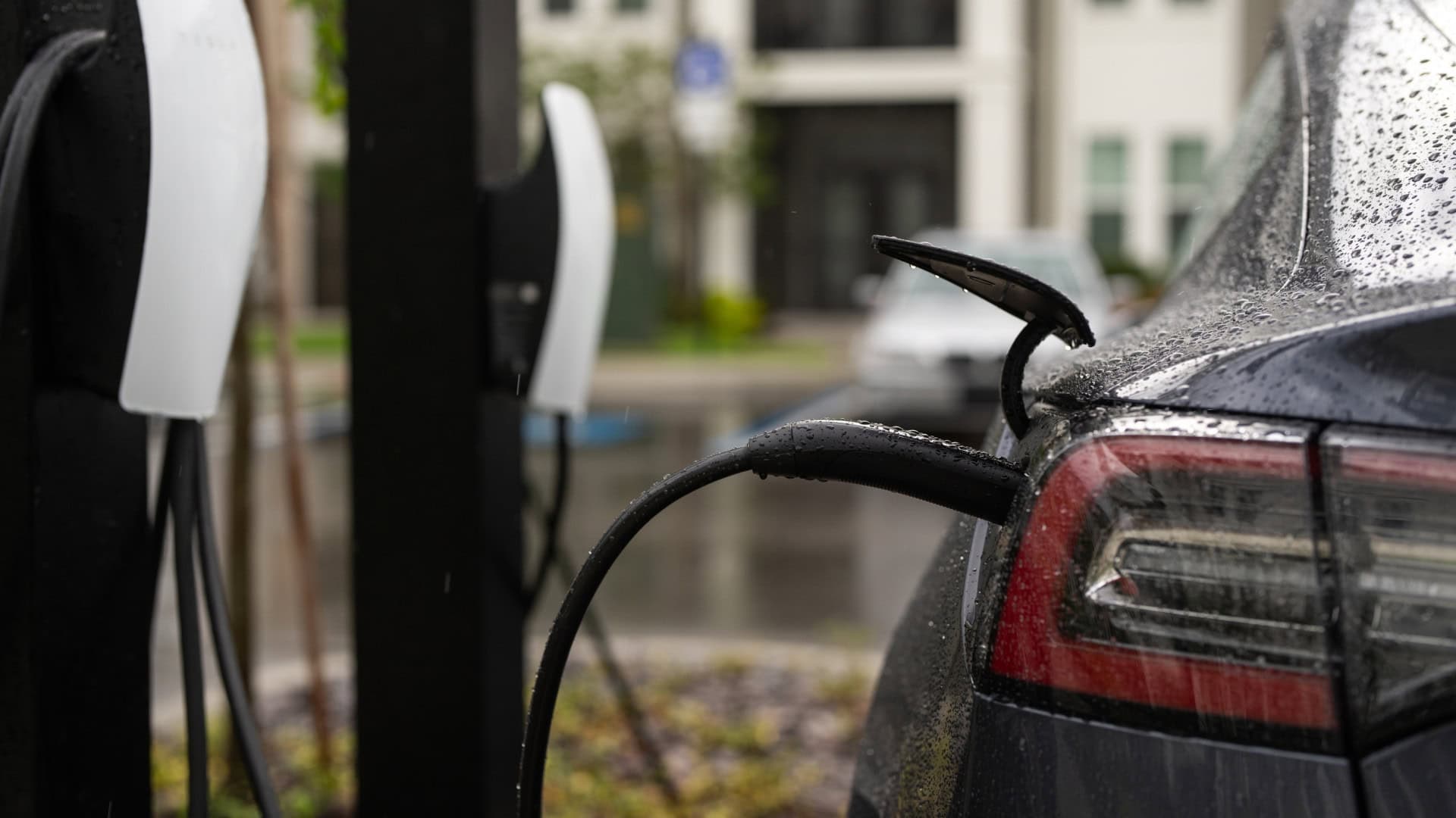 Carros elétricos crescem na América do Sul com domínio de montadoras chinesas