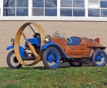 O Helicron, de 1932, é movido por uma hélice — sim, como um avião! O veículo raro hoje faz parte do acervo do Lane Motor Museum.