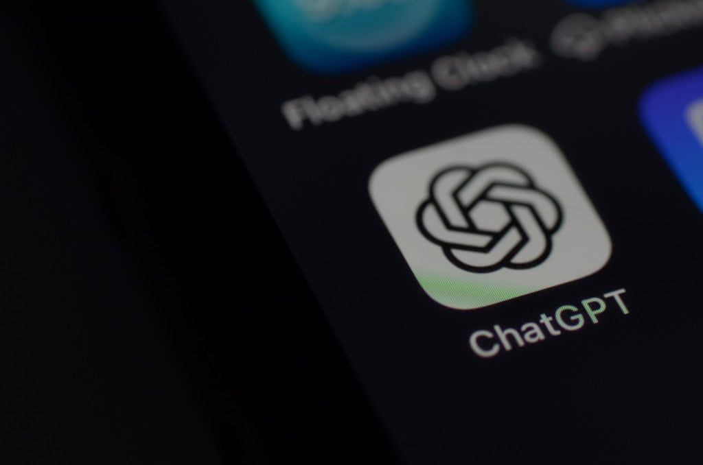 ChatGPT é usado para desabafos, conselhos e até denúncias, mostra estudo