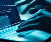 Hacker usa extensão no navegador do Chrome para acessar dados de cartão de crédito no browser de laptop para compras não autorizadas browser