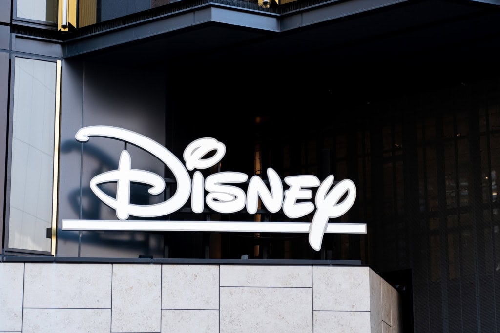 Disney tem queda na TV a cabo, mas lucros crescem em parques e streaming