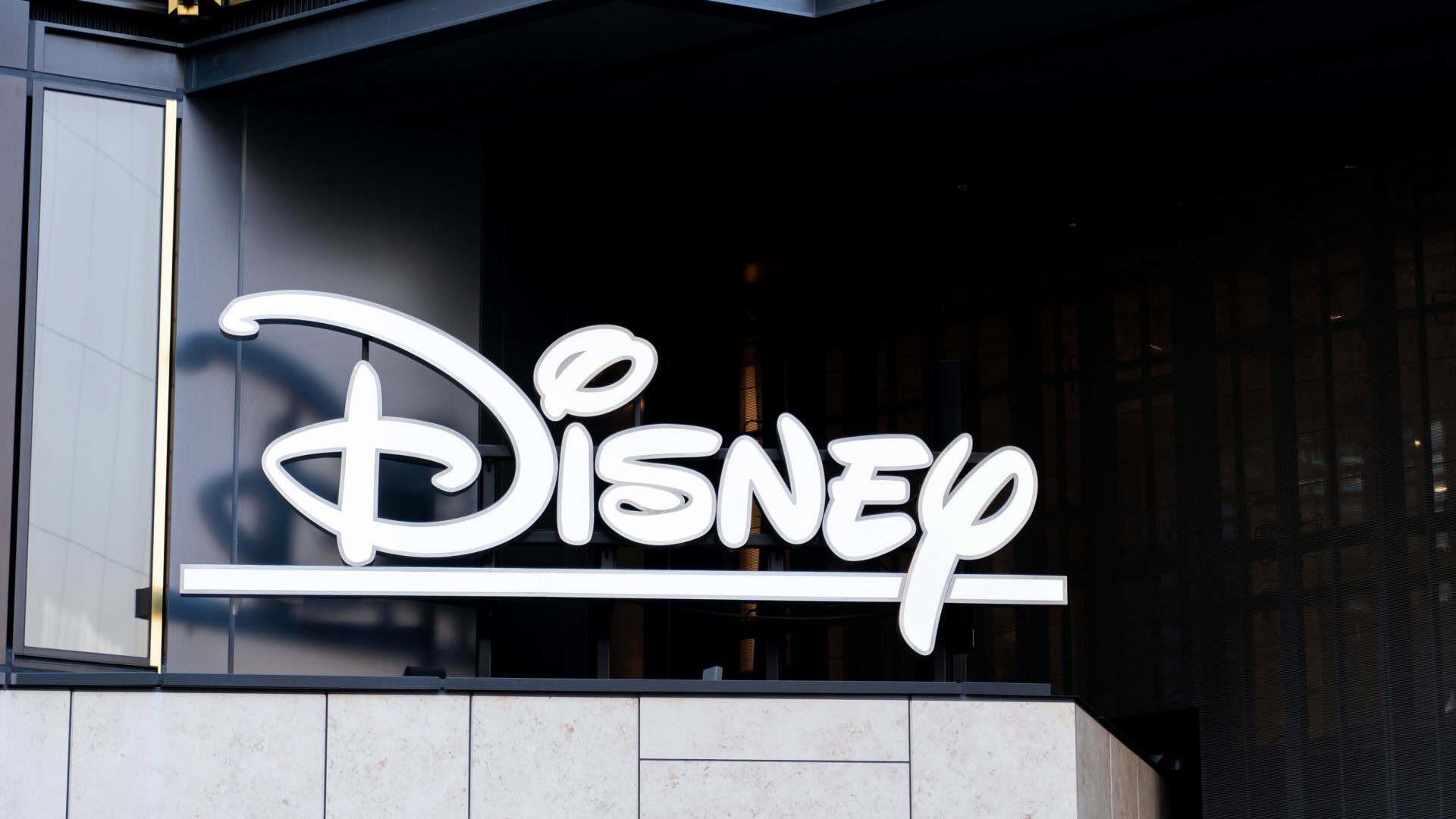 Disney tem queda na TV a cabo, mas lucros crescem em parques e streaming