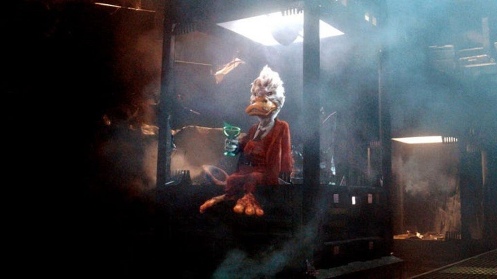 Howard the Duck aparece rapidamente em Guardiões da Galáxia.