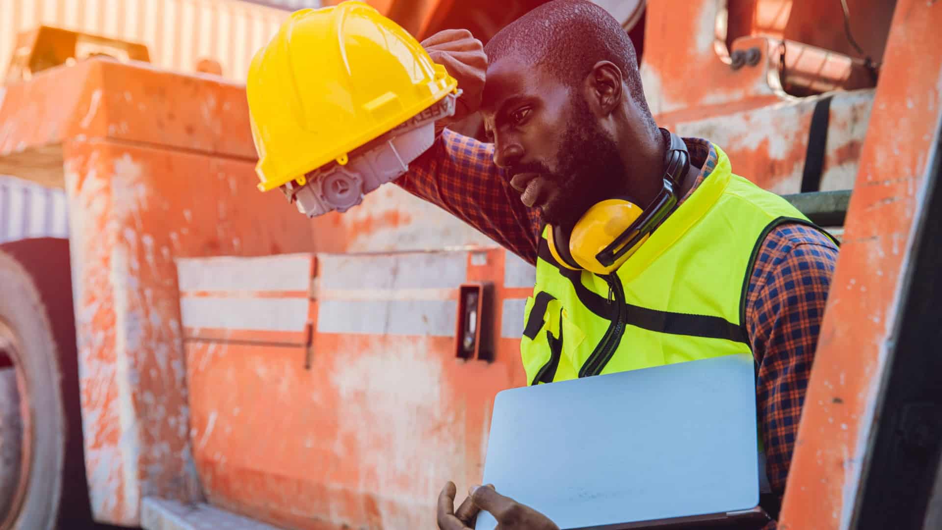 homem-trabalhando-1920x1080