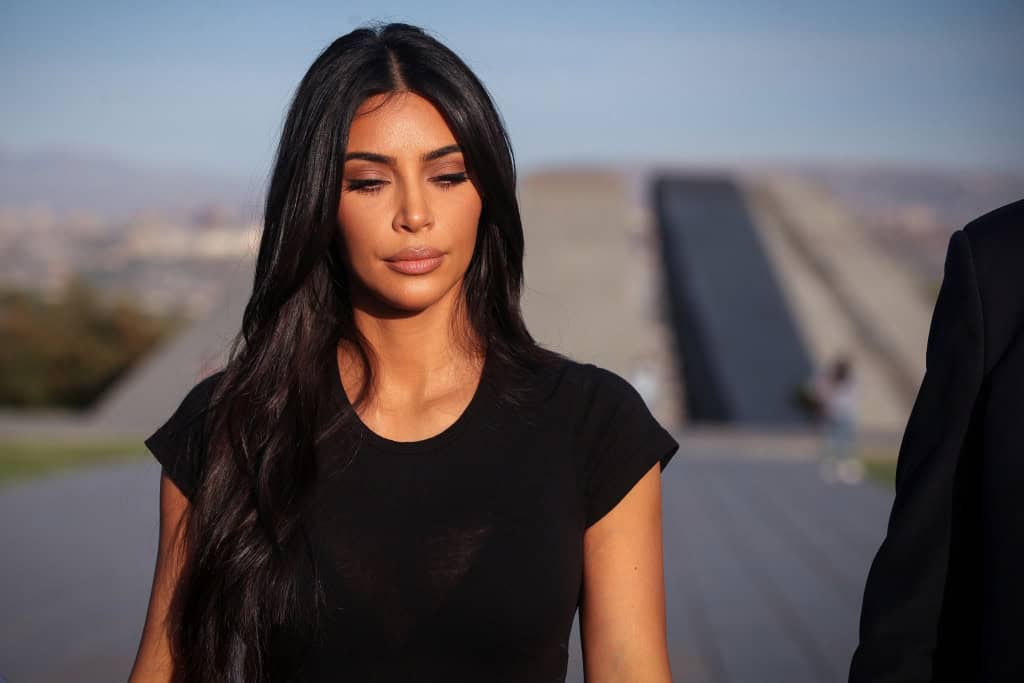 Kim Kardashian culpa ChatGPT por erros em provas e o chama de “frenemy”