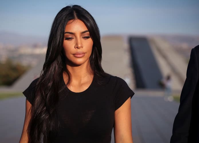 Kim Kardashian culpa ChatGPT por erros em provas e o chama de “frenemy”