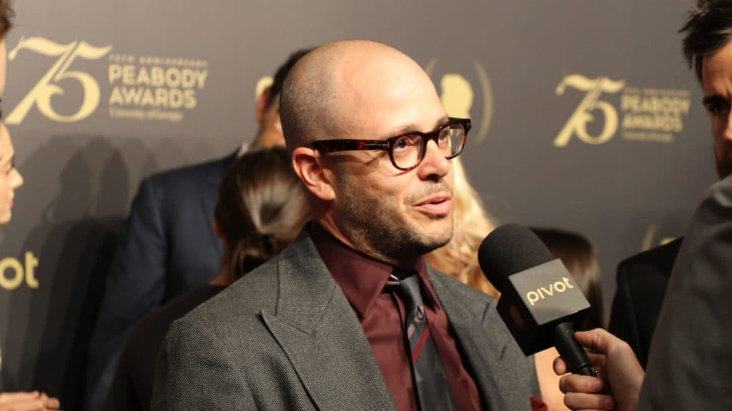 O que é um showrunner em uma série de TV? Se você gosta de séries e acompanha notícias e debates sobre suas produções favoritas, provavelmente já ouviu o termo showrunner. Mas o que ele significa? A palavra se refere a um dos cargos mais importantes e centrais da indústria de televisão. Damon Lindelof, criador de Lost, The Leftovers e Watchmen