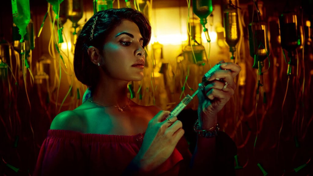 Jacqueline Fernandez em A Serial Killer (2020), produção original da Netflix Índia que mistura suspense psicológico e drama policial