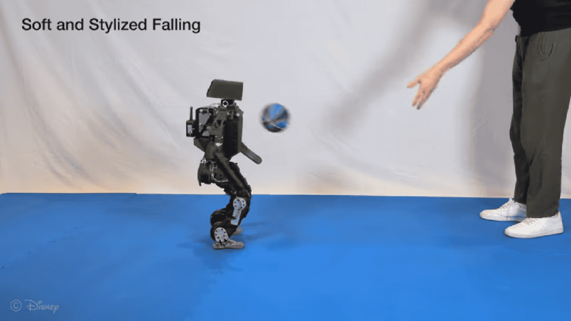 Como a Disney treinou robôs para rolar, cair e pousar com segurança