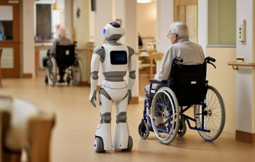 robô humanoide cuida de idoso