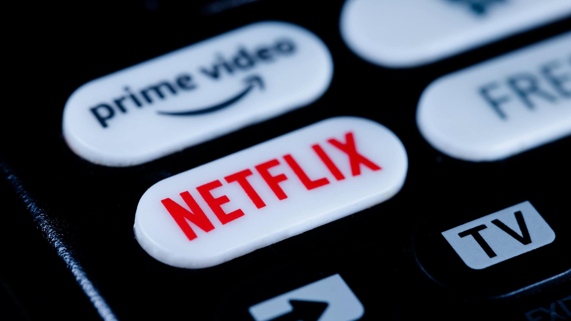 Logos de streamings em um controle remoto