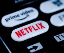 Logos de streamings em um controle remoto