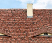 Telhado de casa parece ter um rosto