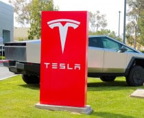 Elon Musk mantém comando da Tesla com acordo trilionário, e ações despencam