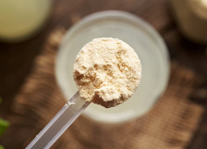 Colher medidora com whey vista de cima