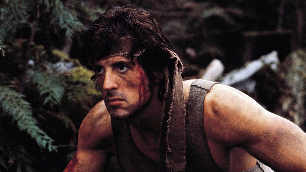 Os 8 protagonistas mais invencíveis do cinema O cinema é cheio de personagens que parecem superar qualquer obstáculo, enfrentando hordas de inimigos e saindo vitoriosos de situações extremas. rambo