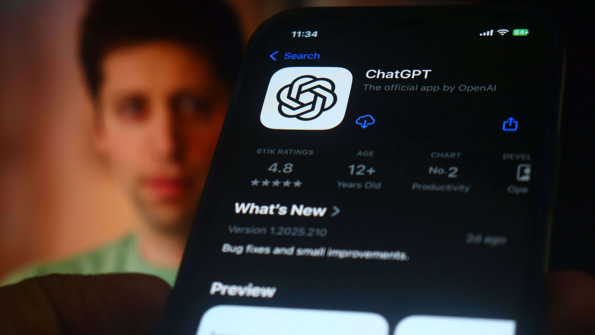 Tela de celular mostra a página do aplicativo ChatGPT na App Store, com destaque para avaliações e versão atualizada.