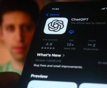 Tela de celular mostra a página do aplicativo ChatGPT na App Store, com destaque para avaliações e versão atualizada.