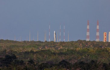 Foguete HANBIT-Nano no lançador em Base de Alcântara