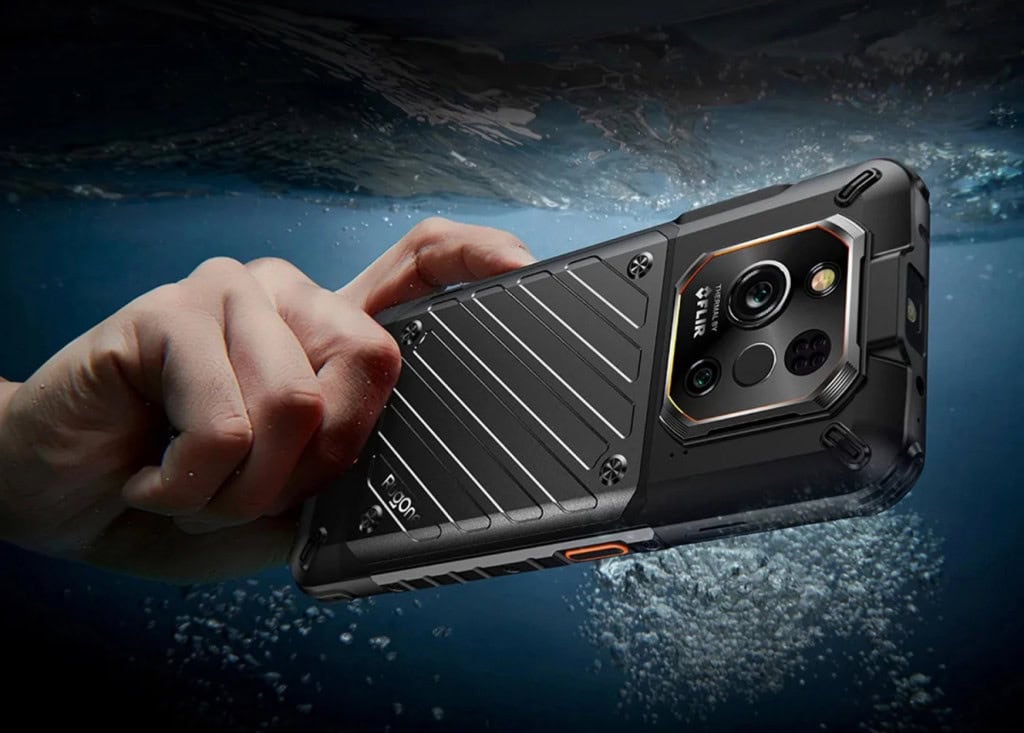 Xever 7 Pro aguenta água, poeira e impactos, mantendo suas câmeras e funções sempre ativas.
