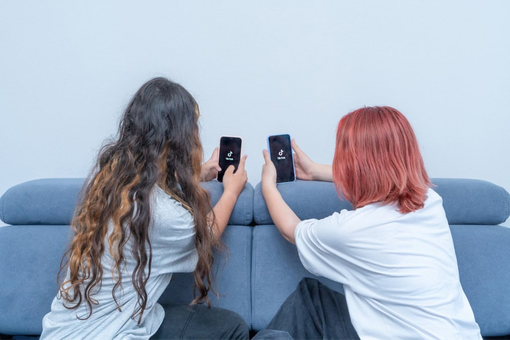 Uso constante de redes sociais entre adolescentes preocupa especialistas