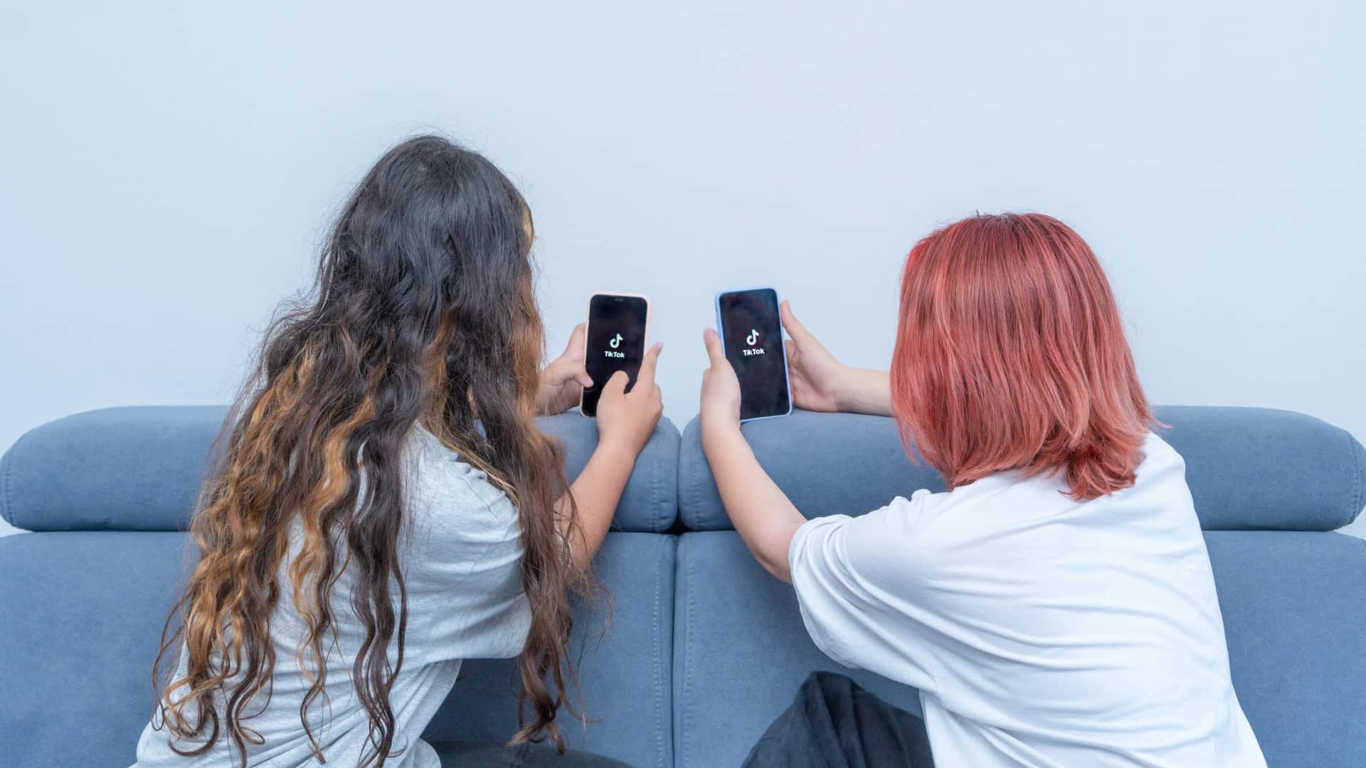 Uso constante de redes sociais entre adolescentes preocupa especialistas