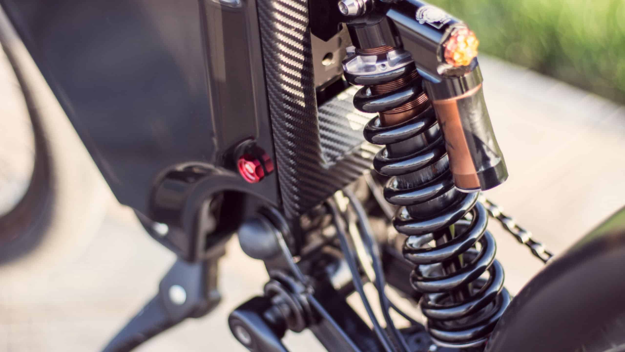 10 sinais de que é hora de trocar o amortecedor da sua moto