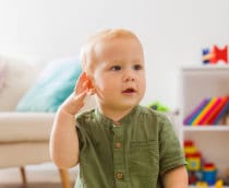 Implante coclear da MED-EL ganha autorização para uso precoce em bebês