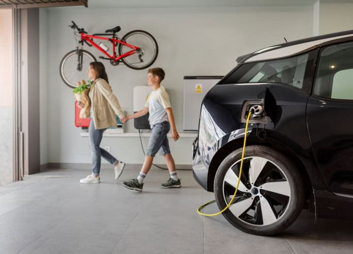 carro-eltrico-casa-695x500