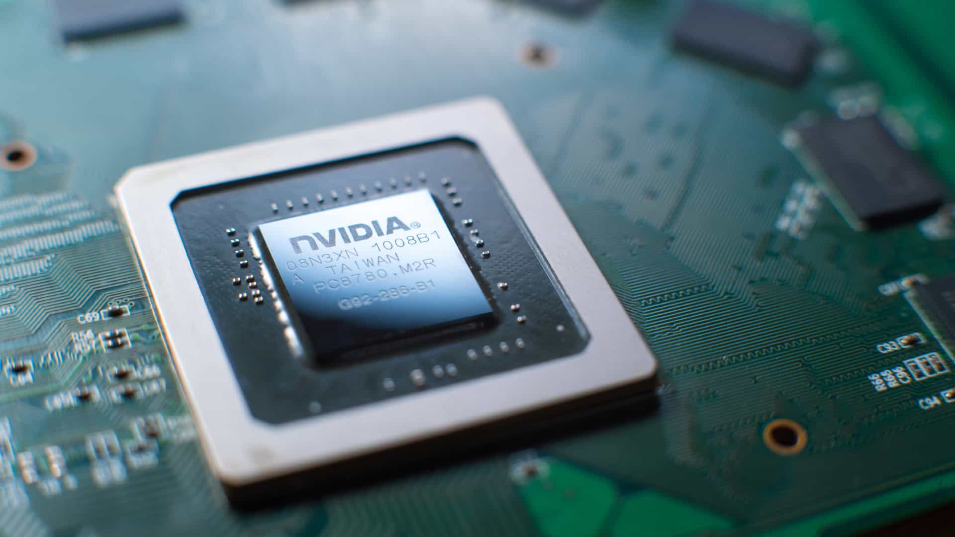 Acordo entre EUA e Nvidia para vender chips à China reacende debate sobre segurança e comércio global