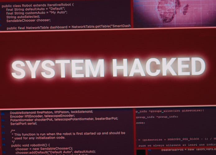 Monitor de computador exibe a mensagem 