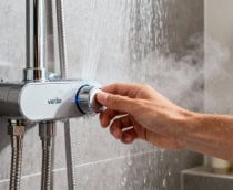 A regrinha secreta do chuveiro que faz a conta de luz baixar e a grana render no final do mês