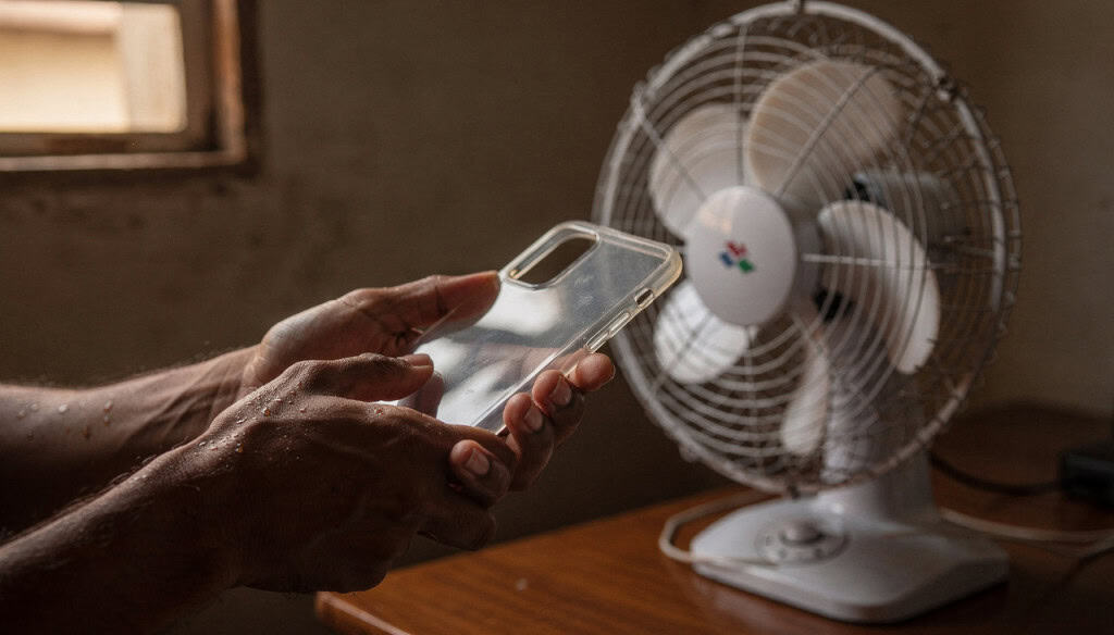 Como dar uma esfriada no seu celular se ele estiver esquentando feito uma torradeira